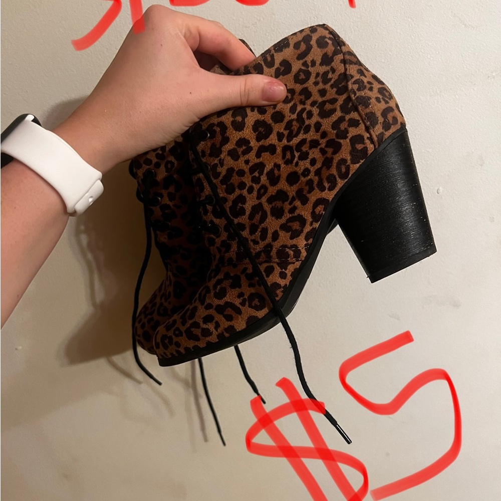 #1 Y NOT Boots Size 7 Fit like A 8
